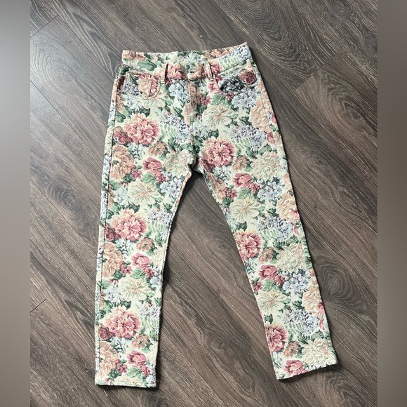 Pleasures 2022 Floral